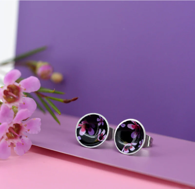 Kitty Came Home - Geraldton Wax Flowers, 12mm DC Stud